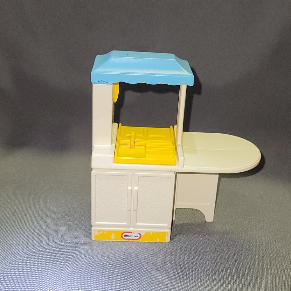 Little tikes doll house toys